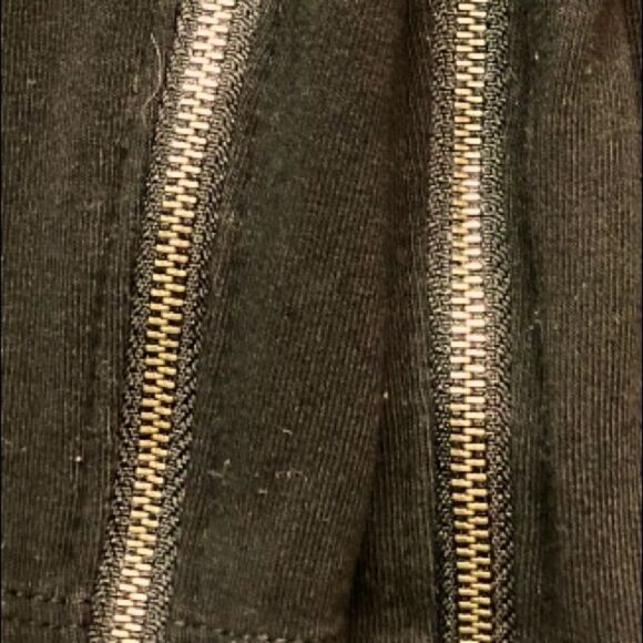 Express black sexy stretch leggings with zippers at ankles size M - Picture 5 of 5